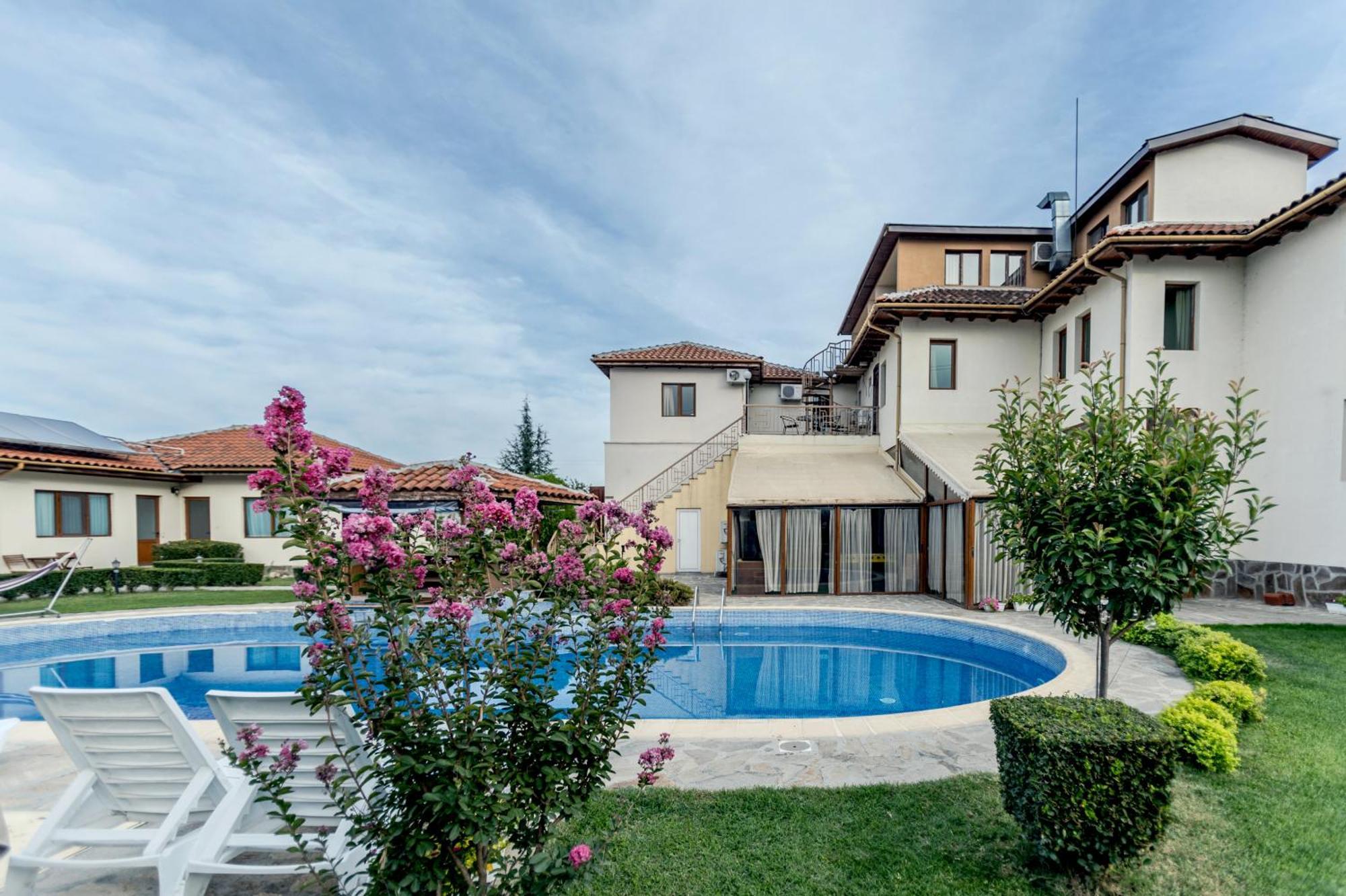 Вила Флора Паталеница Exterior foto